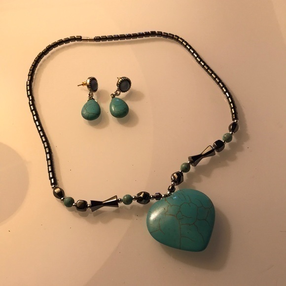 Vintage Jewelry - Turquoise central heart necklace with matching pierce earrings 16 total inches